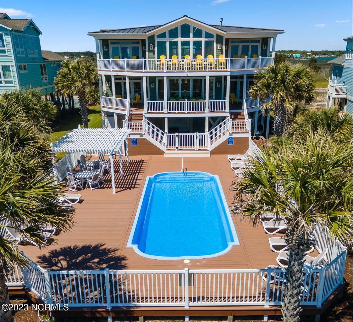 Seaside Escape, Luxury Cherry Grove 2nd Row House, Pool, Hot Tub