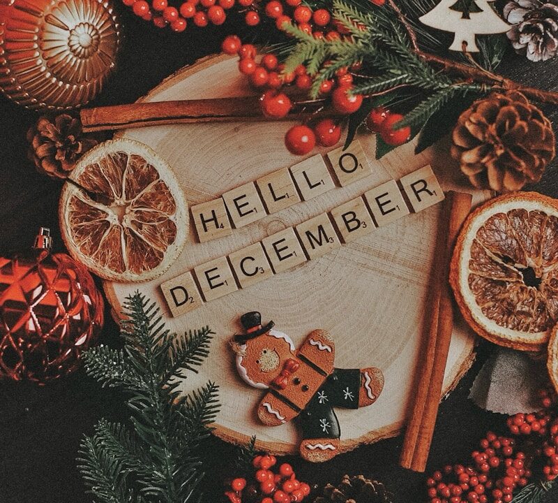 A table topped with oranges and pine cones
